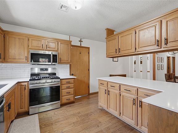 4th image of 411 N 39th St
