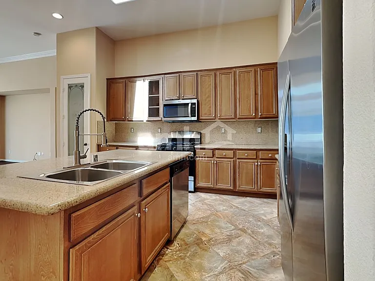 2028 Silver Blaze Ct — Photo 4