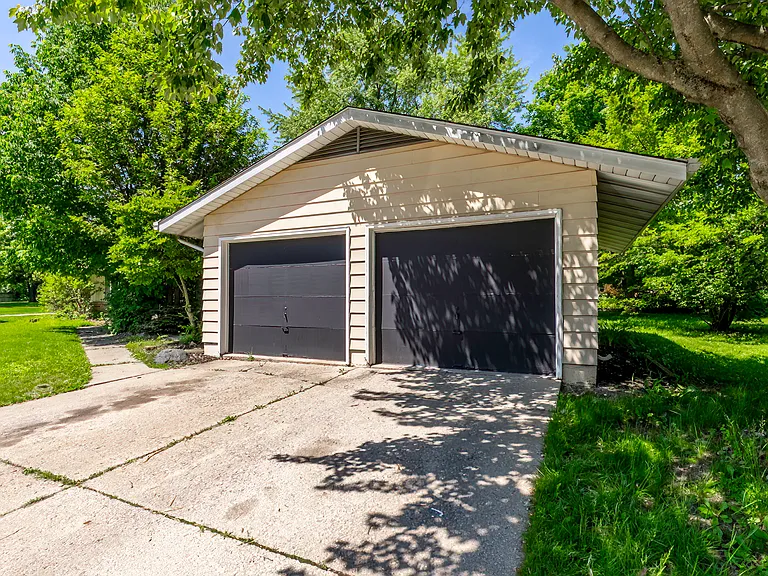 3305 Hobson Rd — Photo 23