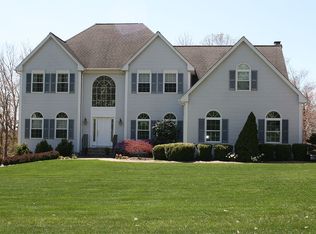 6 Wedgewood Ct, Newtown, CT 06470