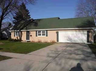 1614 Miriam Rd, Manitowoc, WI 54220