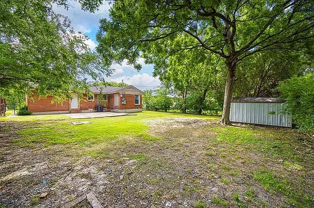 325 Paddy St — Photo 38