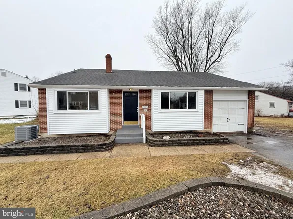 149 Lake Dr, Downingtown, PA 19335