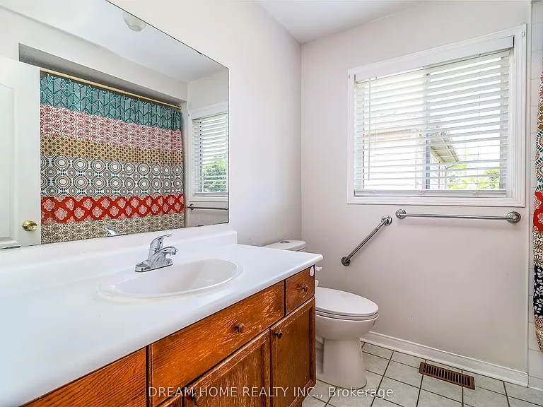 2832 Galleon Cres — Photo 13