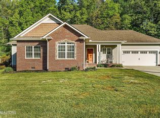 174 Zoe Cir, Jacksboro, TN 37757
