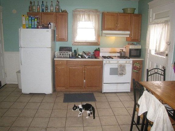 4th image of 562 Pine St