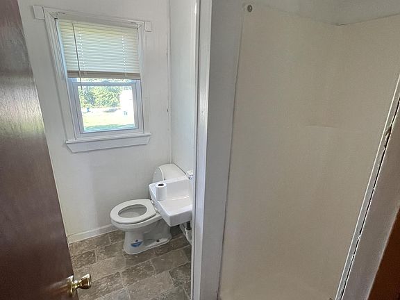 4th image of 8300 Center Dr