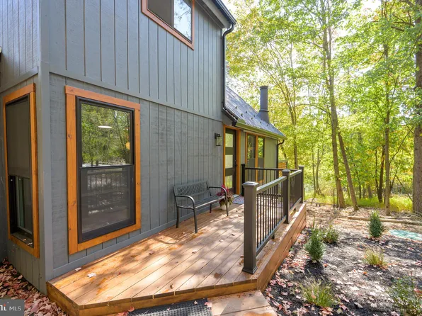 231 Winter Camp Trl, Hedgesville, WV 25427