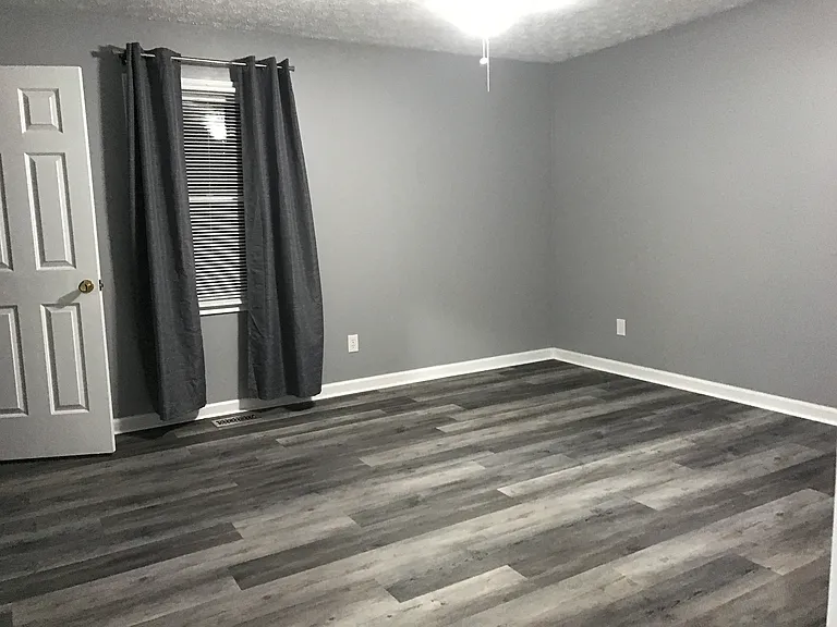 1071 Lakeview Dr — Photo 11