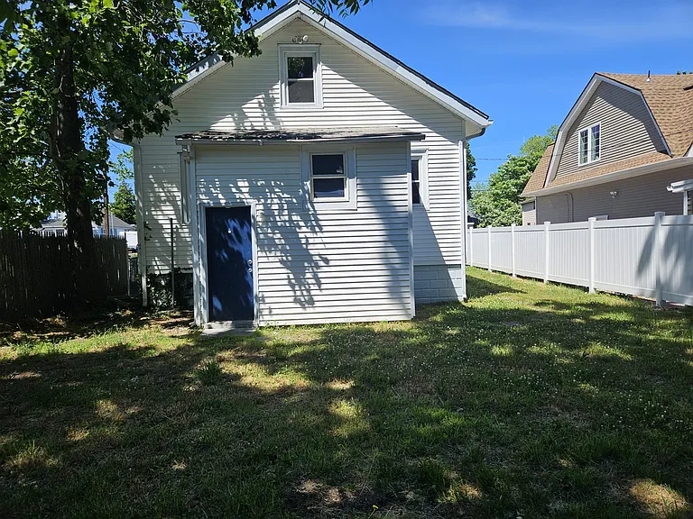 517 Brad St — Photo 10