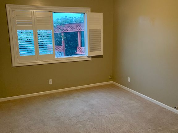 3rd image of 809 Southwood Dr