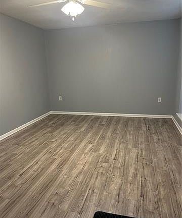 3rd image of 1501 Wildwood Ln