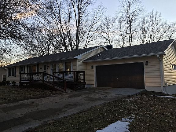 3rd image of 1107 Hilltop Dr