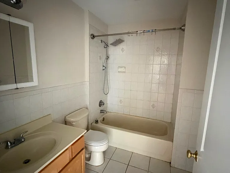 226 Ogden Ave #4B — Photo 3