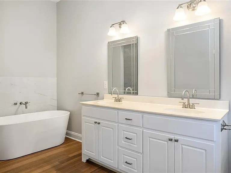 2295 Brandon Ct NE — Photo 22