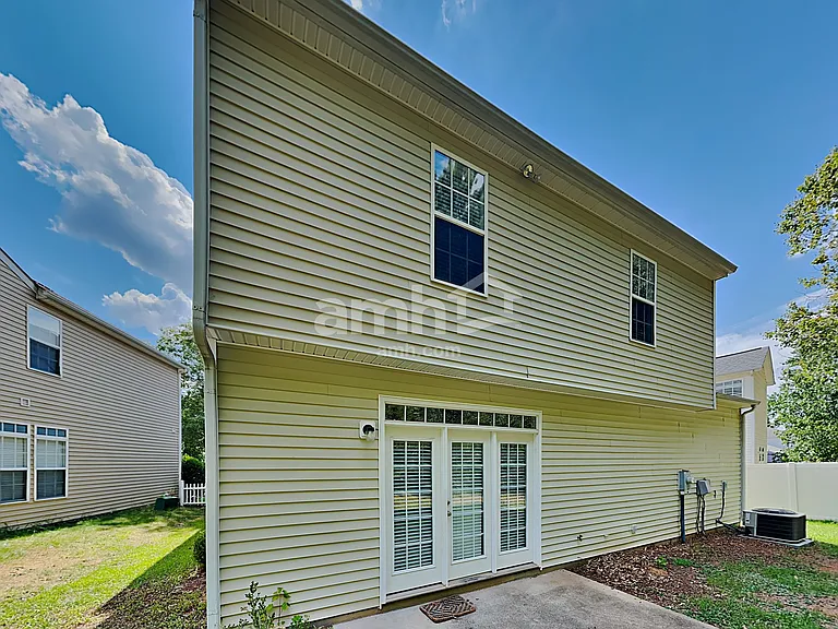 11234 Heritage Green Dr — Photo 21