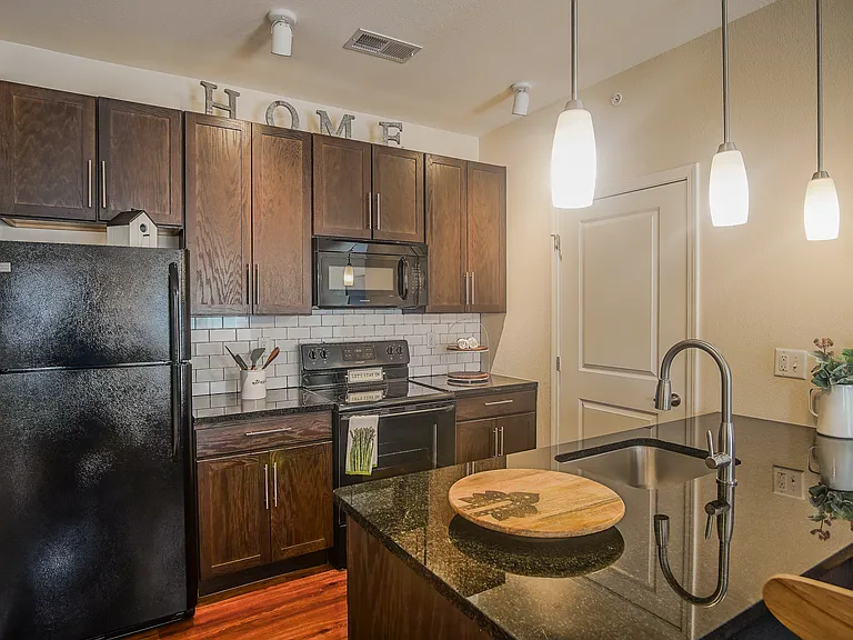 Chisholm Lake Apartments — Photo 15
