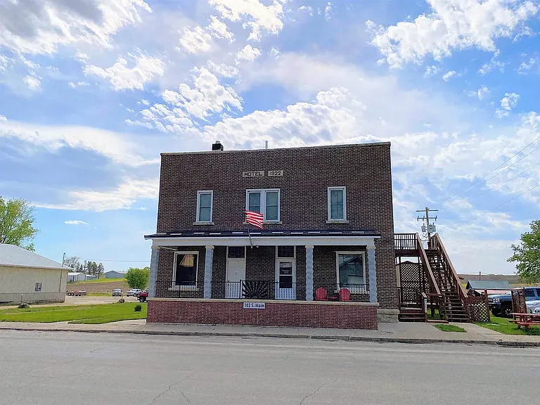 102 S Main St — Photo 3