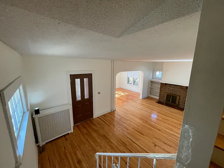 1367 Grand Ave — Photo 2