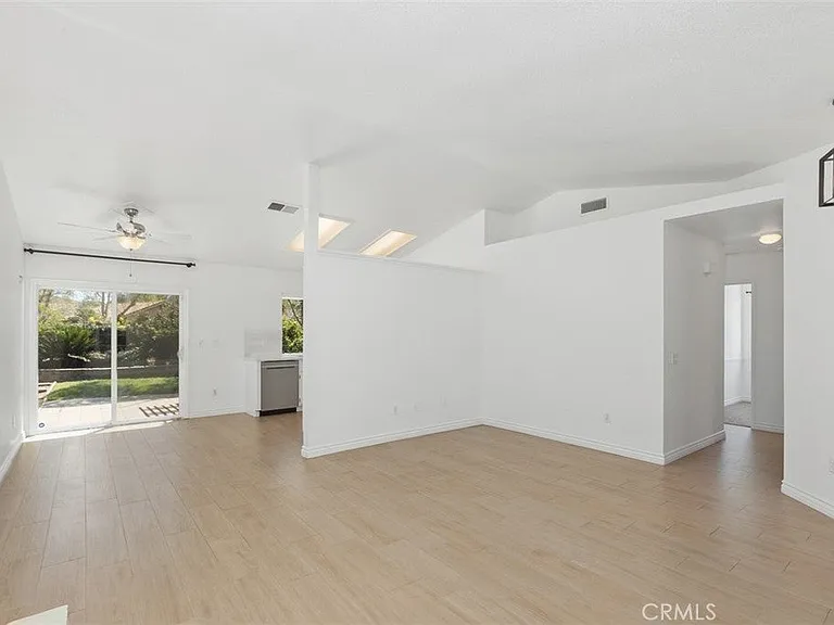 185 Cheshire Ln — Photo 7