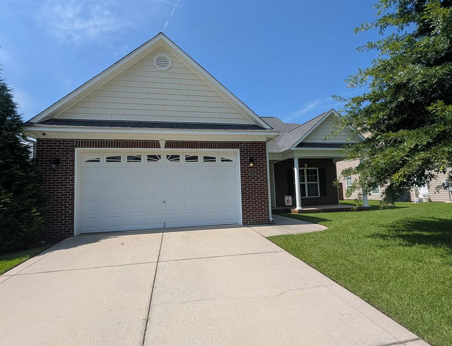 3 bed, 2.0 bath, 1651 sqft, $2,000 — Photo 1