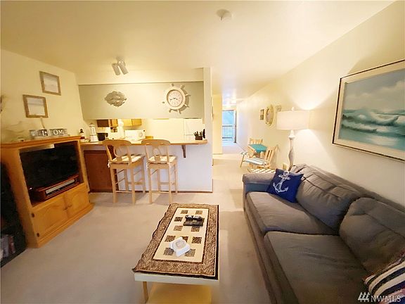4th image of 835 Ocean Shores Blvd NW #104