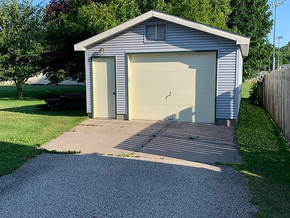 3rd image of 60 Truckey St