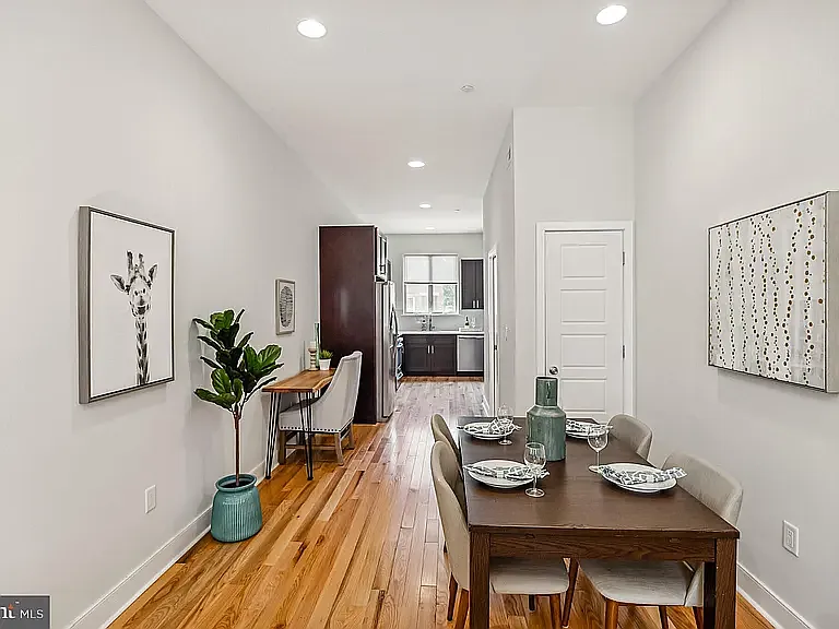2 bed, 1.5 bath, 1300 sqft, $2,295 — Photo 3