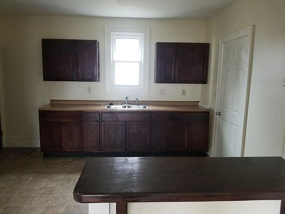 5th image of 176 Midland Ave