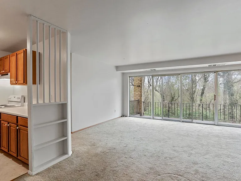 620 6th Ave #102 — Photo 3