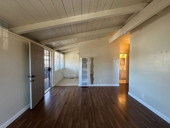 3rd image of 170 Gramercy Pl APT 4