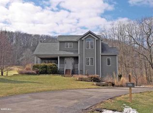 38 Valleywood Ln, Galena, IL 61036