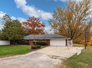 4 Maple Ct, Colona, IL 61241