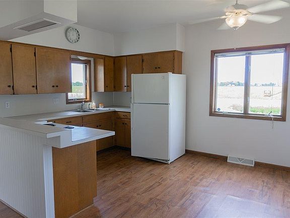 2nd image of 4737 48th St