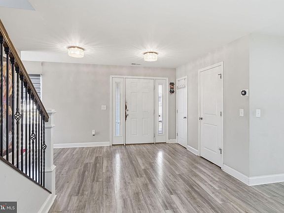 5th image of 32 Rustleaf Ln