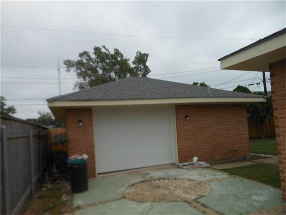 2nd image of 315 Appletree Ln