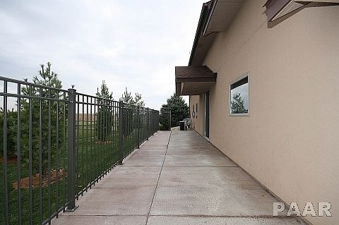 5th image of 101 W Southgate Dr