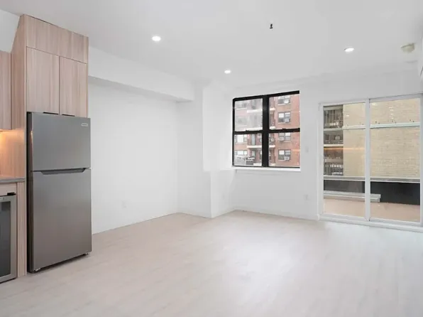 1134 1st Avenue image 1 of 14