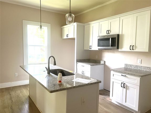 2nd image of 114 Shirley St
