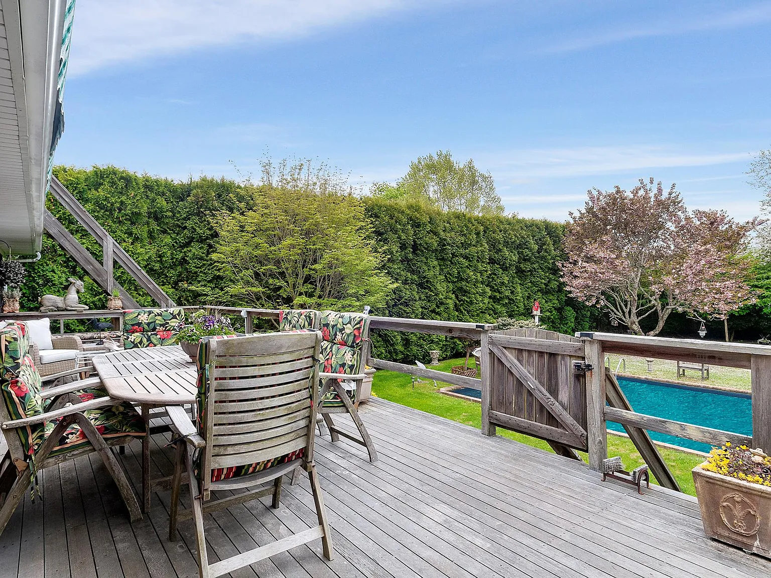 5 bed, 3.0 bath, 3000 sqft — Photo 3