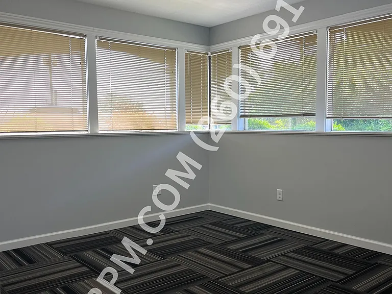 4915 Illinois Rd — Photo 7