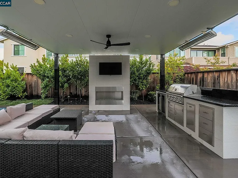 226 Akabane Ln — Photo 47