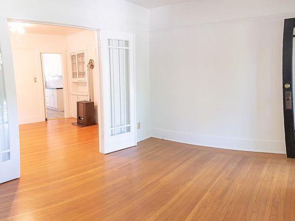 3rd image of 515 26th St APT 1