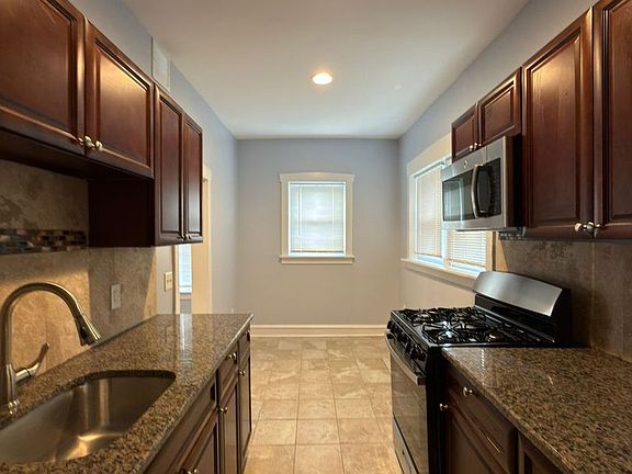 3rd image of 1025 Collings Ave APT 21