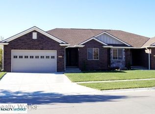 6365 Ashbrook Dr, Lincoln, NE 68516
