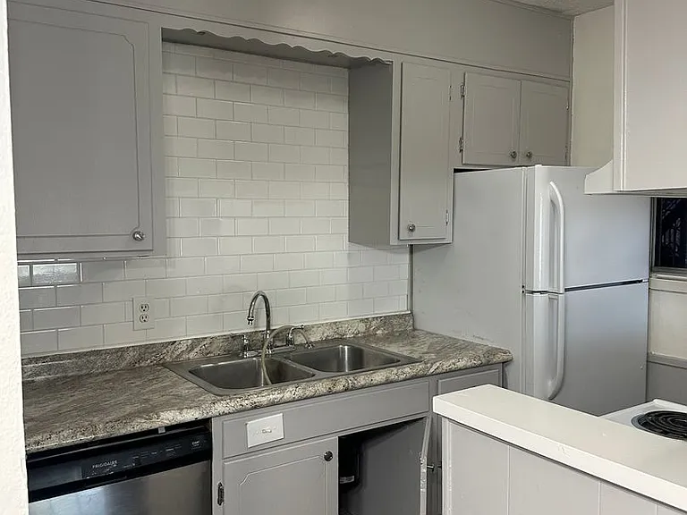 400 Johnson Dr — Photo 25