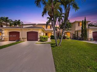 Continental Homes Townhou, Miami, FL 33193