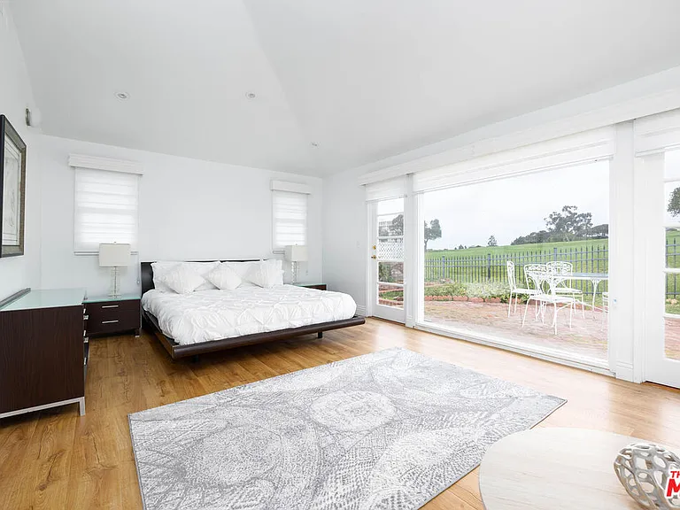 1110 W Muirlands Dr — Photo 16