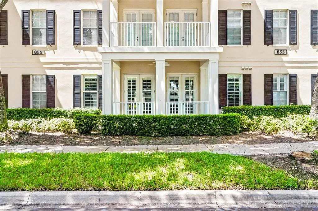 3 bed, 2.0 bath, 1430 sqft, $3,000 — Photo 3