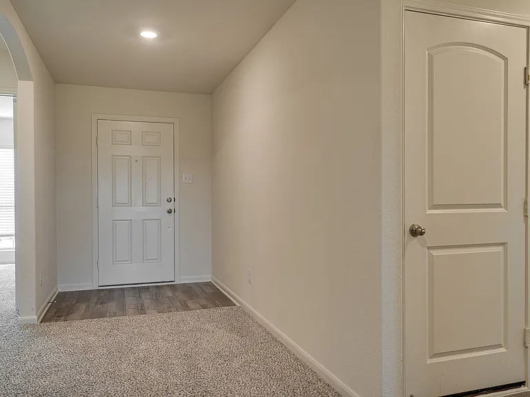 639 Arlington Park Ct — Photo 5
